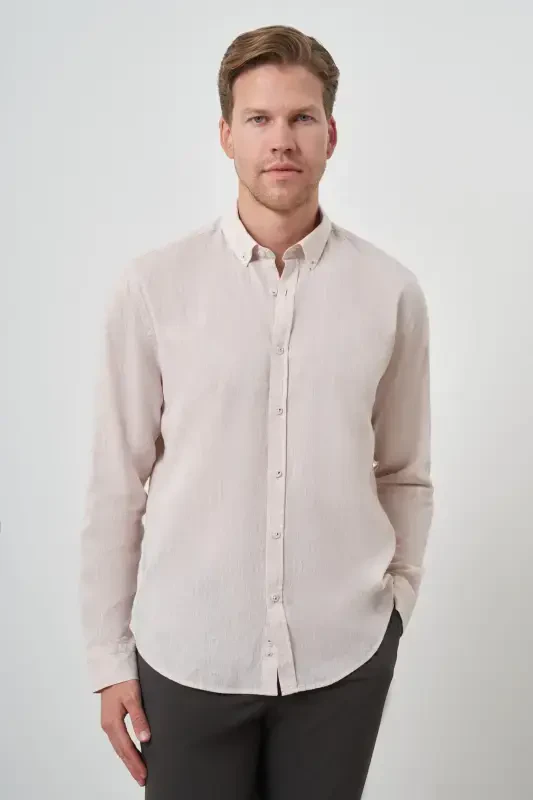 Modazone Erkaklar bej zig'ir trendi Dynamic Fit tugmali yoqali ko'ylak - 3