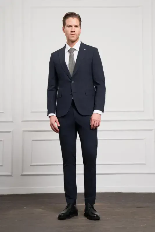 Modazone erkaklar to'q ko'k junli slim fit o'tkir yoqali kostyum - 3