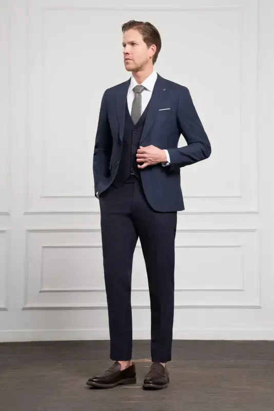 Modazone Erkaklar to'q ko'k trend jiletli kombinatsiyalangan junli slim fit uchli yoqali kostyum - 3