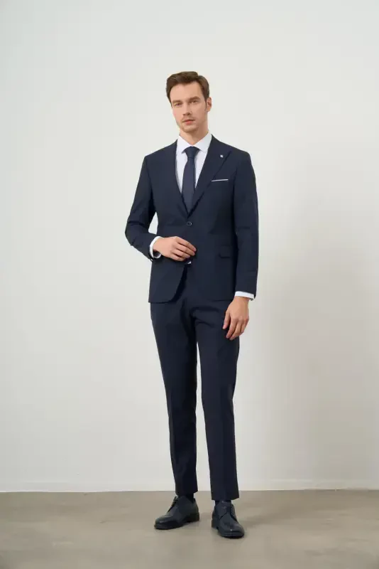 Morven Erkek Lacivert Yünlü Platinium Düz Desen Slim Fit Sivri Yaka Takım Elbise - 1