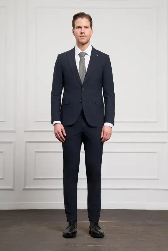 Morven Erkek Lacivert Yünlü Slim Fit Sivri Yaka Takım Elbise - 2