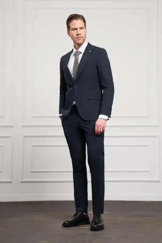 Morven Erkek Lacivert Yünlü Slim Fit Sivri Yaka Takım Elbise - 4