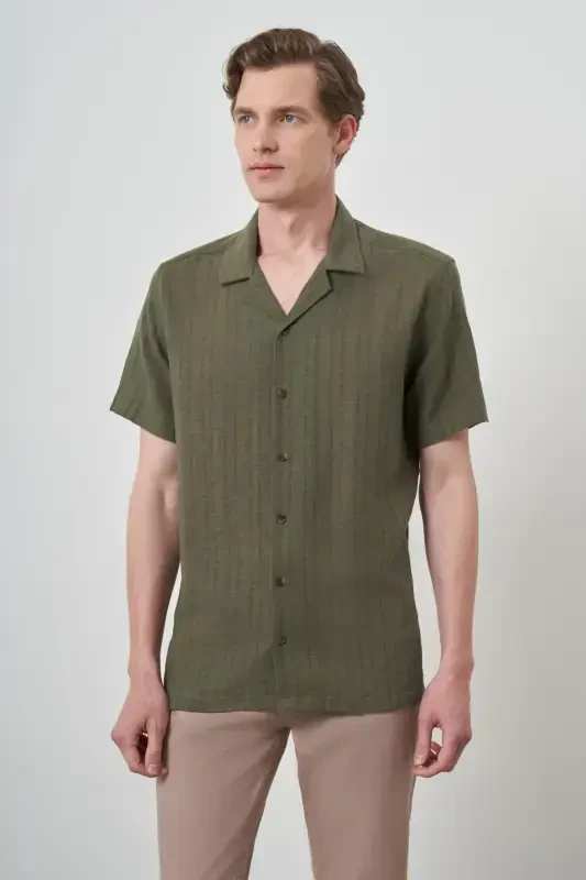Modazone Мужская рубашка цвета хаки из льна, прямого кроя, с коротким рукавом и воротником апаш. - 1