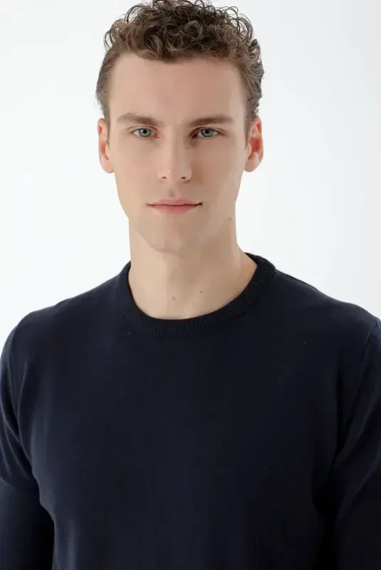 Modazone мужской темно-синий базовый трикотаж с круглым вырезом, динамичный крой, удобная посадка - 4