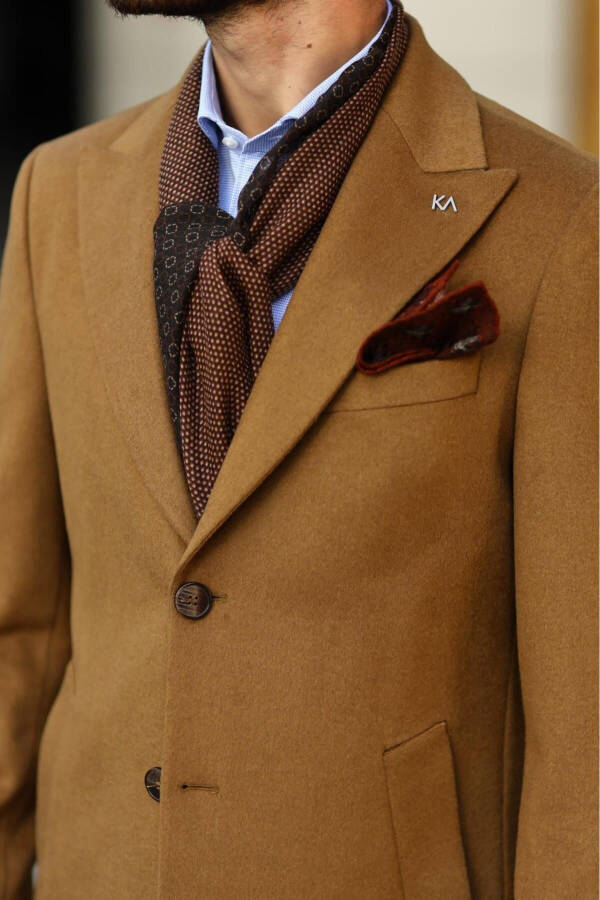 Modern design, classic men's coat with wool and polyester blend. - 4