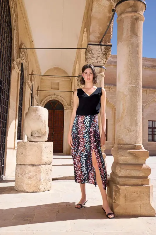 Çiçek Desenli Yırtmaçlı Etek Takımı - 1