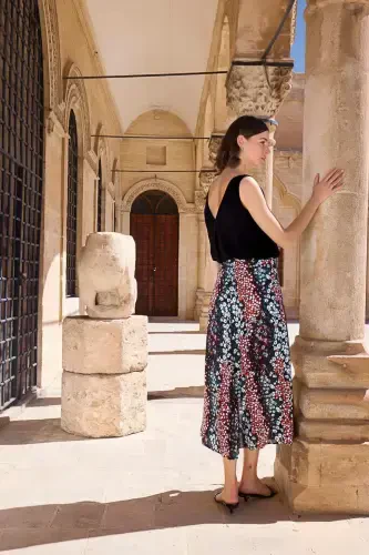 Kadın Çiçek Desenli Yırtmaçlı Etek Takımı 23061 - MONAMİSE (1)