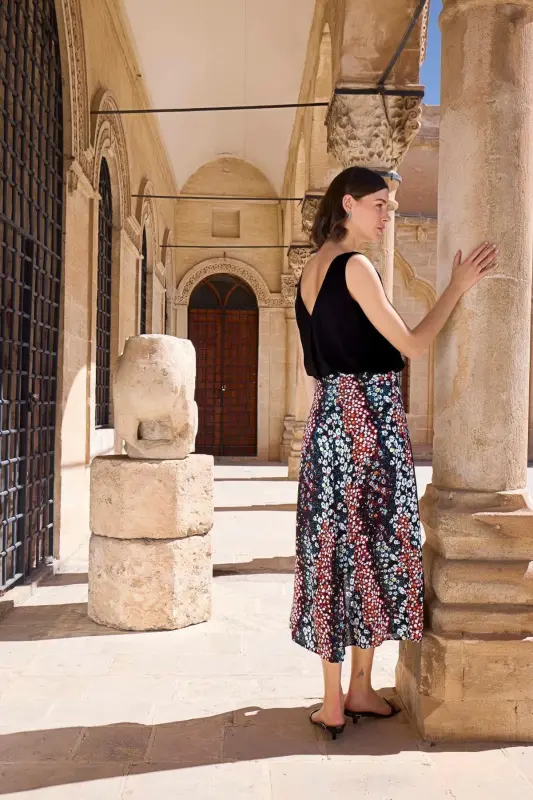 Çiçek Desenli Yırtmaçlı Etek Takımı - 2