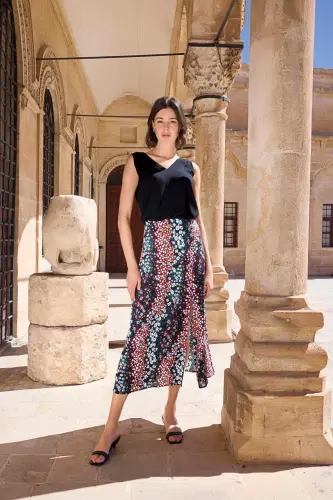 Çiçek Desenli Yırtmaçlı Etek Takımı - 5