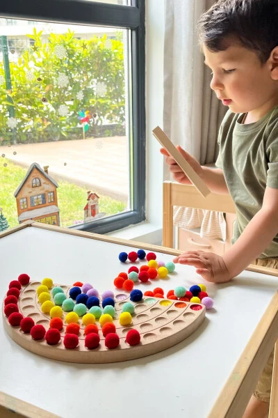 Montessori ta'limot beruvchi yog'och o'yinchoq – yog'och kamalak va rangli jun to'plari - Modazone