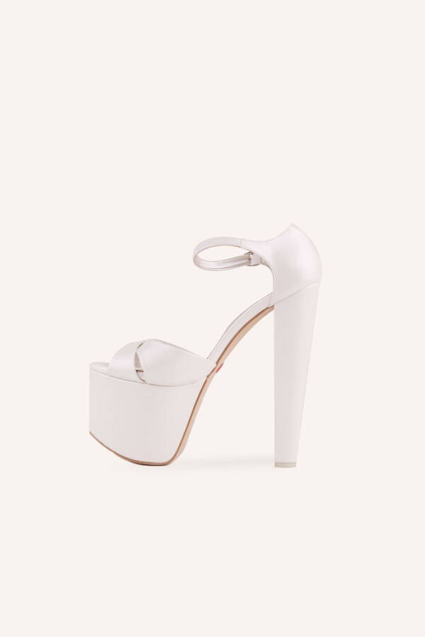 Mother-of-Pearl Sky Platform Heeled Bridal Shoes - 7