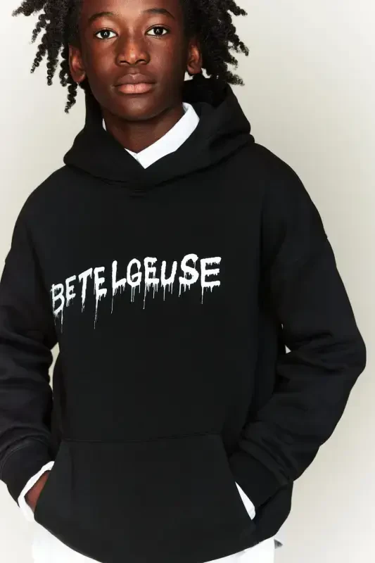 Motif detalli va kapüşonli üst - Qora/Bosmali - 1