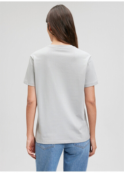 Movi rangli krujka yoki yoqasi bo'lgan kulrang ayollar T-ko'ylagi M1600965-70075-BASIC SHORT SLEEVE T - 16