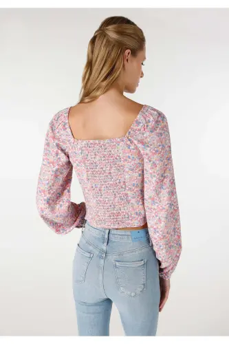 Multicolored printed, long-sleeved, slim fit V-neck crop top for women. - COLIN'S (1)