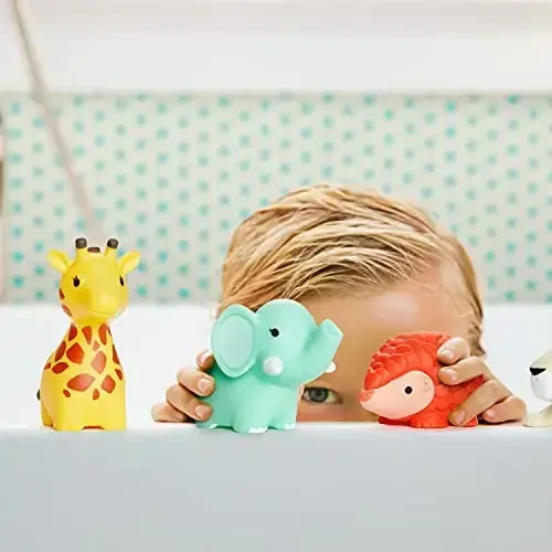 Munchkin® Bath Toy Scoop with 8pk Wild Animal Bath Toy Squirts - 3