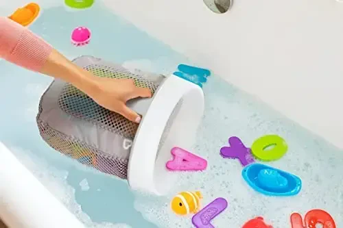 Munchkin® Bath Toy Scoop with 8pk Wild Animal Bath Toy Squirts - 7