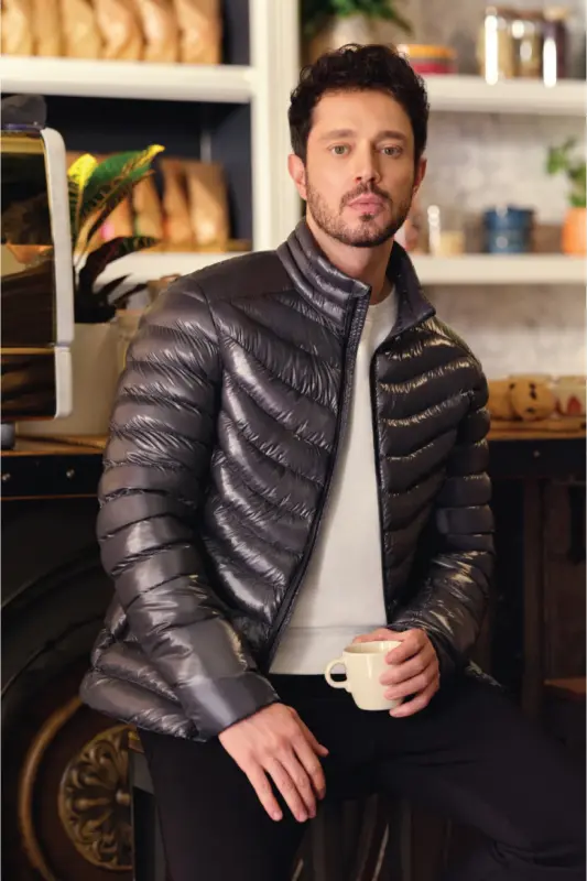 Мужская антрацитовая пуховая унисекс куртка с водоотталкивающей пропиткой, ветронепроницаемая, блестящая, комфортная посадка E006015 - Modazone
