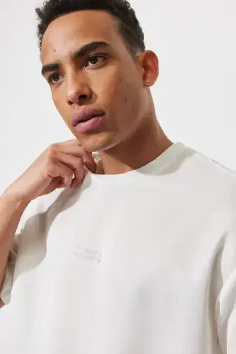 Мужская белая футболка свободного кроя с круглым вырезом - белая - AC&CO / ALTINYILDIZ CLASSICS (1)