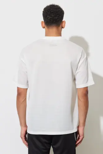 Мужская белая футболка свободного кроя с круглым вырезом - белая - 6
