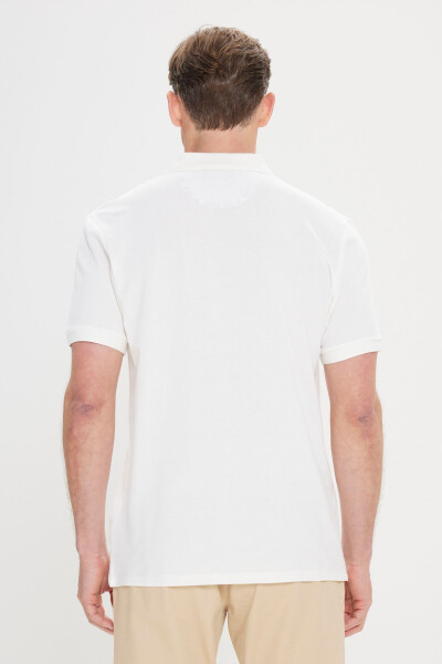 Мужская белая облегающая футболка поло из 100% хлопка с короткими рукавами. - 5