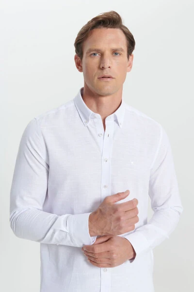 Мужская белая приталенная рубашка с узким кроем, пуговицами, воротником и полосатым фланелевым узором - 3