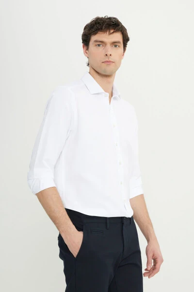 Мужская белая рубашка Slim Fit узкого кроя с итальянским воротником и защитной вставкой - AC&CO / ALTINYILDIZ CLASSICS