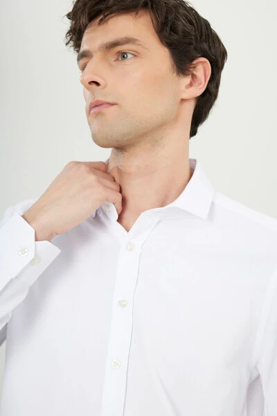 Мужская белая рубашка Slim Fit узкого кроя с итальянским воротником и защитной вставкой - 4