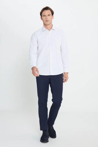 Мужская бело-бежевая хлопковая оксфордская приталенная рубашка Slim Fit с узким классическим воротником и текстурой 