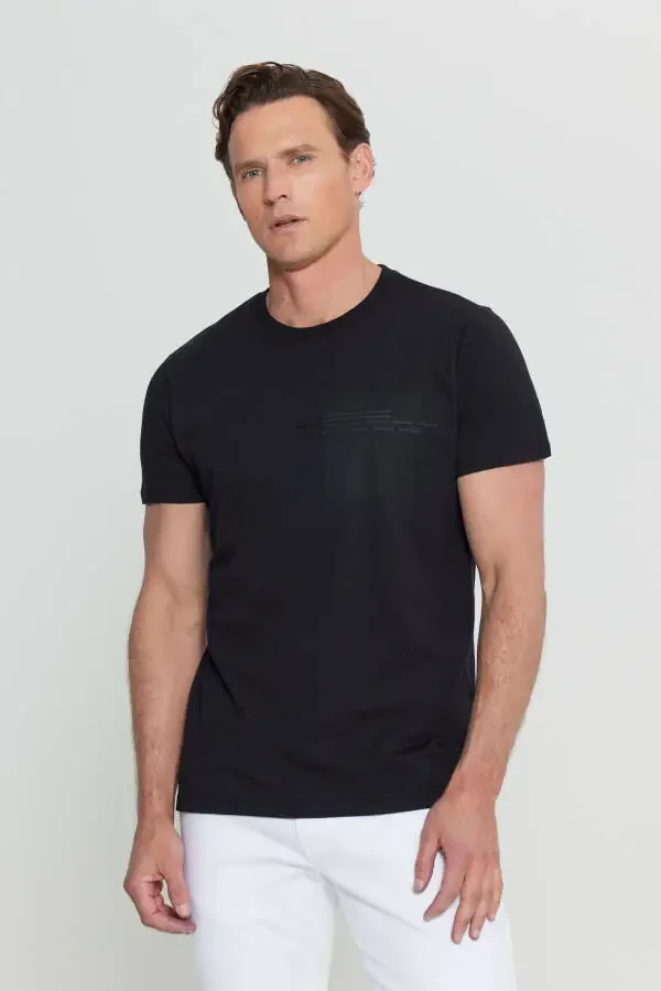 Мужская черная хлопковая облегающая футболка с принтом и круглым вырезом - 3