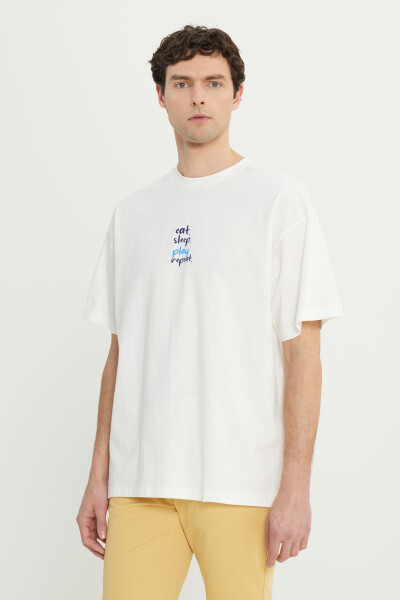 Мужская Экрю 100% Хлопок Oversize Fit Свободный Крой Круглый Вырез Футболка с Принтом - MODAZONE