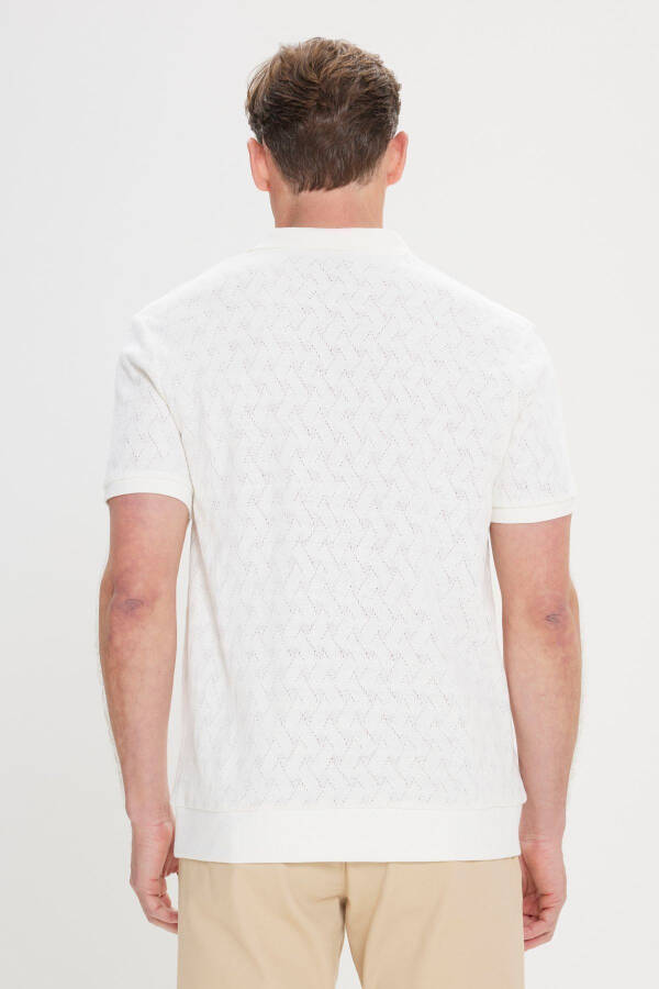 Мужская футболка поло экрю Comfort Fit, свободного кроя, хлопковая, с ромбовидным узором. - 4