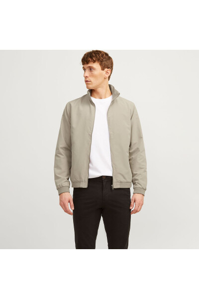 Мужская куртка-бомбер Jack&Jones Rush Harrington бежевого цвета с воротником-стойкой - 1