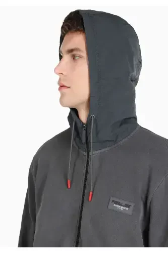 Мужская куртка с капюшоном на молнии, серого цвета, regular fit. - 5