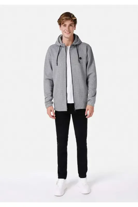 Мужская куртка серого цвета с капюшоном и карманами, код Cl1066987. - 3