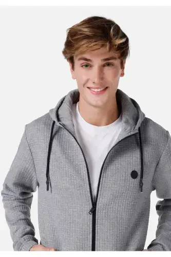 Мужская куртка серого цвета с капюшоном и карманами, код Cl1066987. - 4