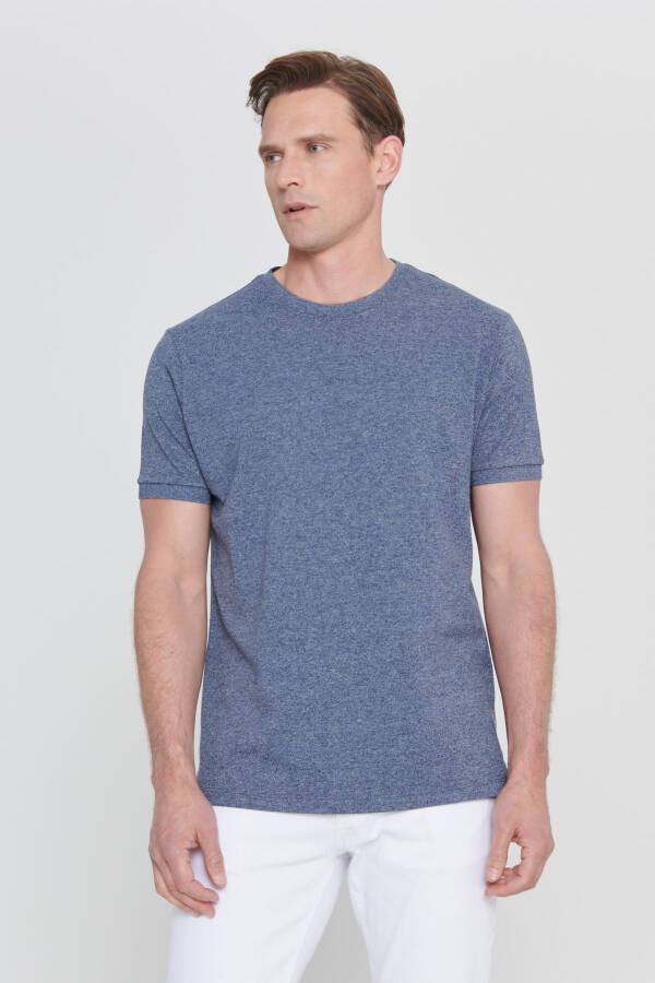 Мужская меланжевая футболка slim fit приталенного кроя с круглым вырезом из хлопчатобумажного пике. - 1