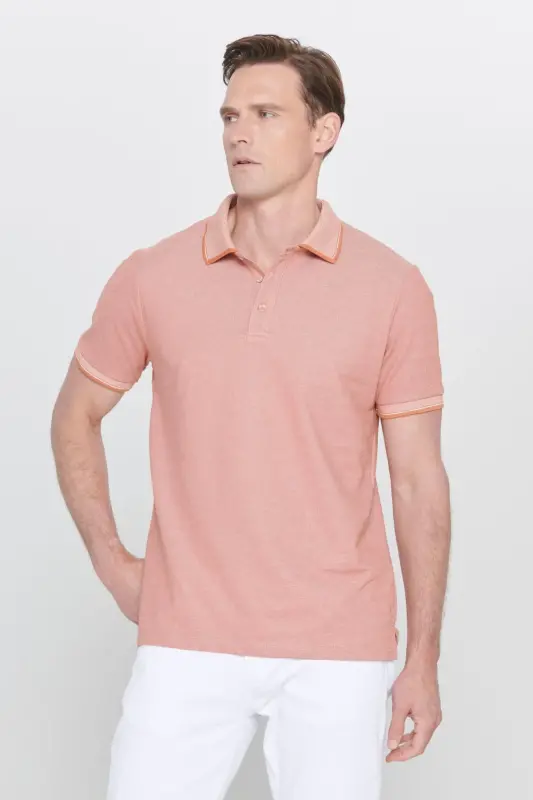 Мужская немнущаяся приталенная футболка-поло Slim Fit из хлопчатобумажной ткани кирпично-бежевого цвета. - 3