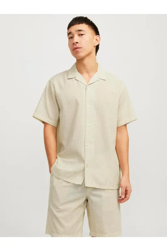 Мужская рубашка Jack&Jones с коротким рукавом, свободного кроя, бежевого цвета. - 3