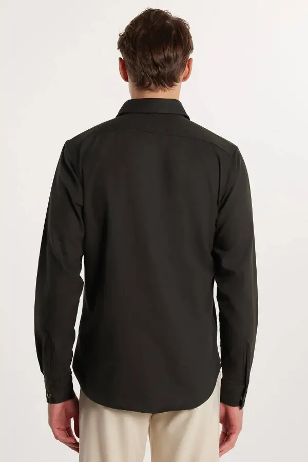 Мужская рубашка с длинным рукавом из денима с узким кроем, двойными карманами, спортивным воротником и хаки цветом - 5