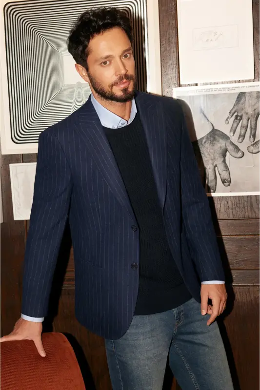 Мужская рубашка с голубым воротником на пуговицах, из легкого в глажке хлопкового окфорда, стандартного покроя E002000 - AVVA