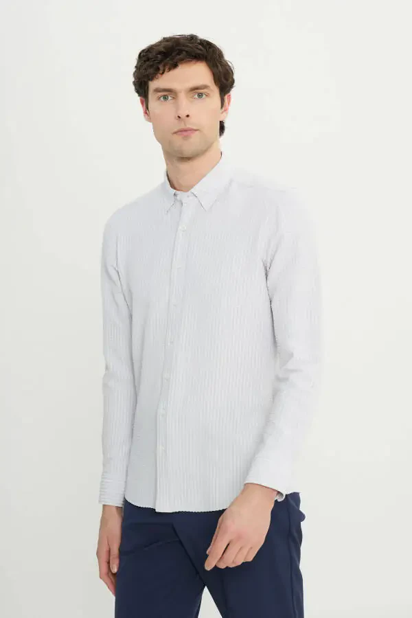 Мужская рубашка Slim Fit, приталенный крой, на пуговицах, с планкой, гофрированный узор. - 3