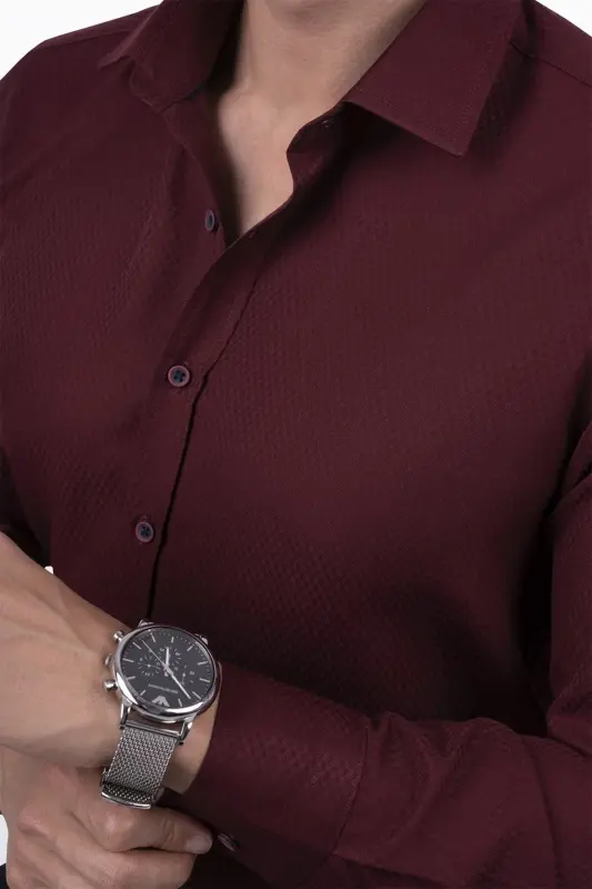 Мужская рубашка в тонкой полоску бордового цвета в подарочной коробке Slim Fit - 2