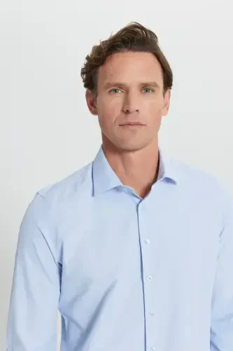 Мужская светло-голубая немнущаяся slim fit рубашка с узким кроем, классическим воротником из хлопка - светло-голубая - 5