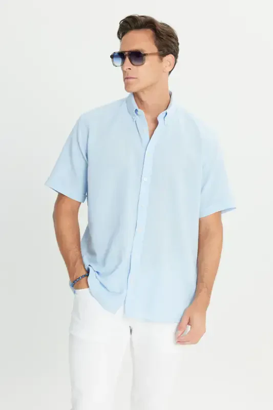 Мужская светло-голубая рубашка с воротником на пуговицах из 100% хлопка с текстурой льна, армированная, удобная посадка, свободный крой - светло-голубая - AC&CO / ALTINYILDIZ CLASSICS