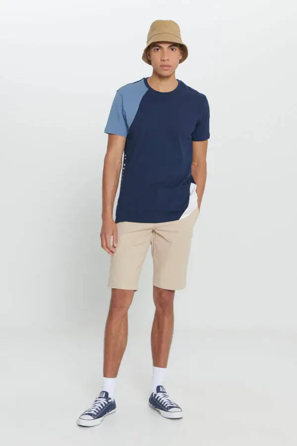 Мужская тёмно-сине-бежевая футболка стандартного кроя, из 100% хлопка, с принтом, с круглым вырезом - 2