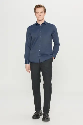Мужская темно-синяя немнущаяся приталенная рубашка Slim Fit с узким итальянским воротником и жаккардовым узором – темно-синяя - 3