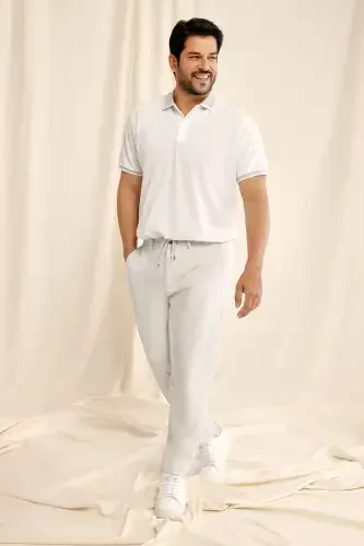 Мужская хлопковая рубашка-поло с узким кроем Slim Fit без складок белого цвета - 1