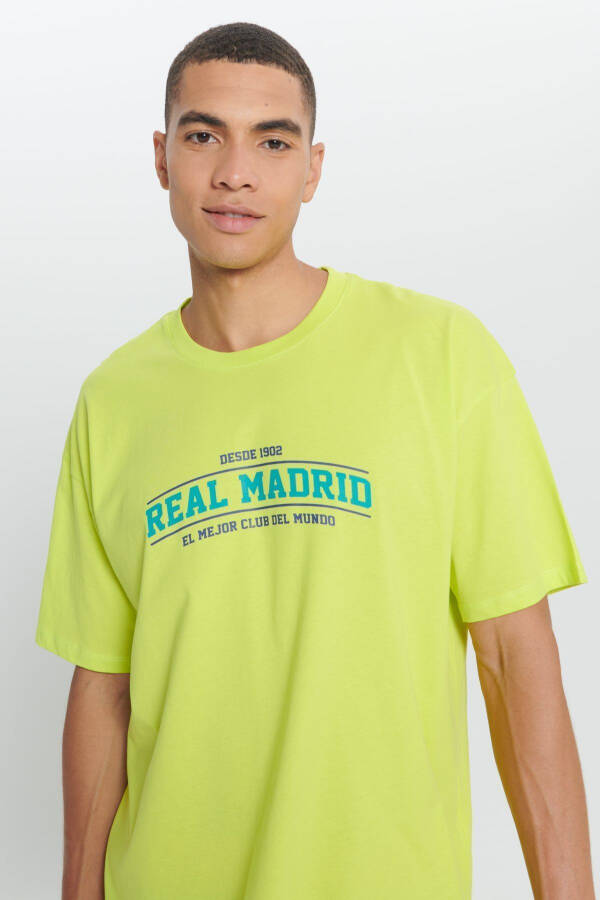 Мужская желтая лицензионная футболка Real Madrid oversize свободного кроя из 100% хлопка с круглым вырезом - 10