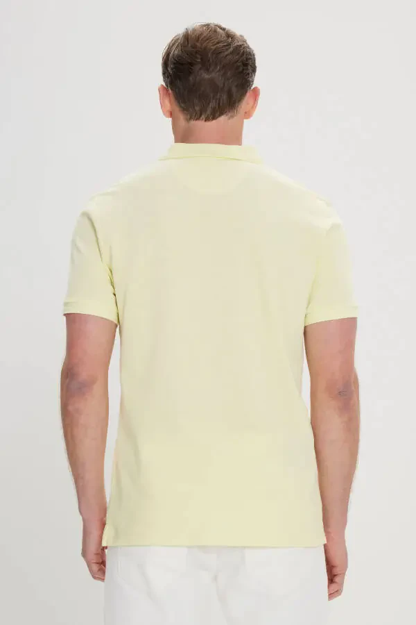 Мужская желтая slim fit футболка поло из 100% хлопка с короткими рукавами. - 4