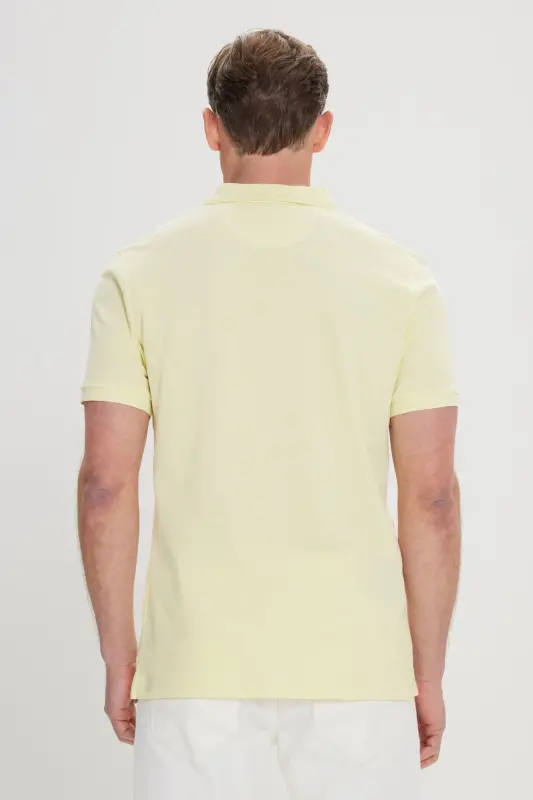 Мужская желтая slim fit футболка поло из 100% хлопка с короткими рукавами. - 4